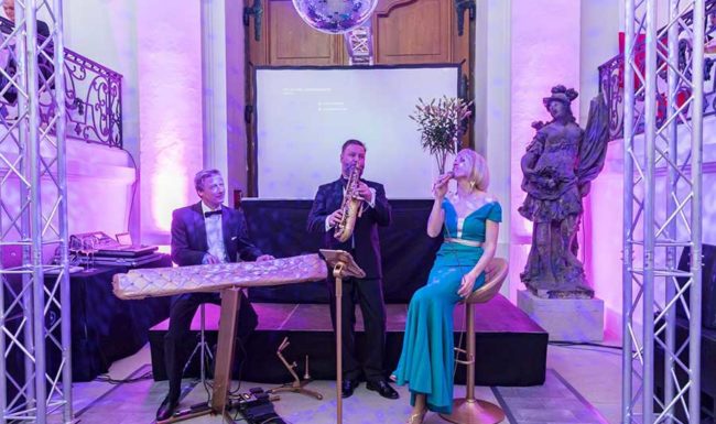 2lounge ist Ihr Trio für exklusive Firmenevents, Empfänge, Get Togther mit Livemusik und Hintergrundmusik im stilvolles Ambiente.