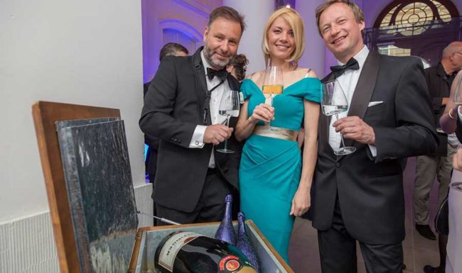 2lounge ist Ihr Trio für exklusive Firmenevents, Empfänge, Get Togther mit Livemusik und Hintergrundmusik im stilvolles Ambiente.