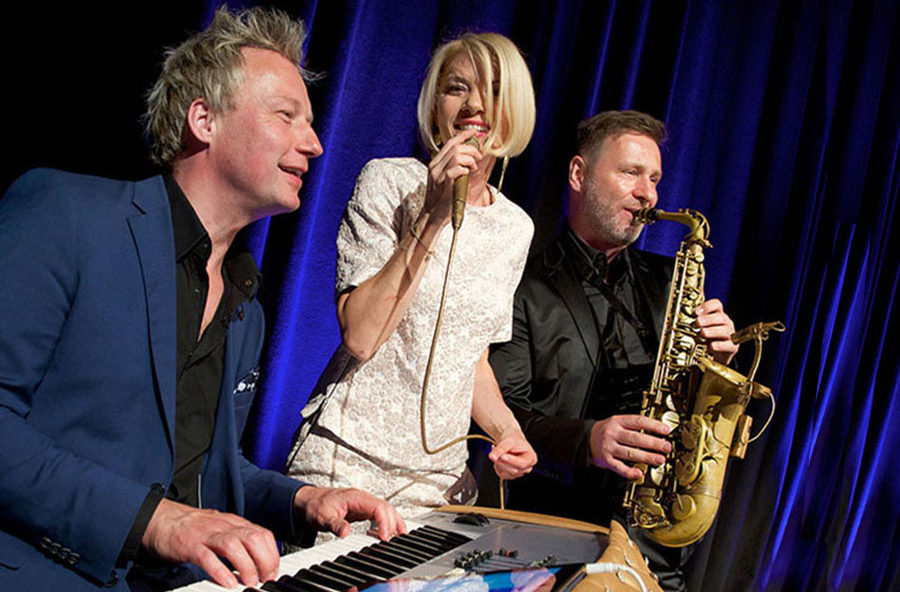 2lounge ist Ihr Trio für exklusive Firmenevents, Empfänge, Get Togther mit Livemusik und Hintergrundmusik im stilvolles Ambiente.