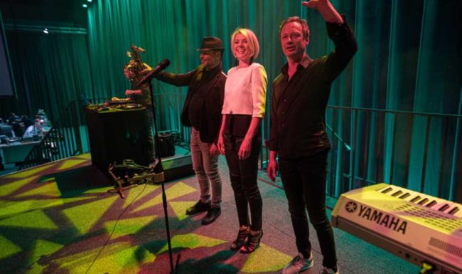 2lounge ist Ihr Trio für exklusive Firmenevents, Empfänge, Get Togther mit Livemusik und Hintergrundmusik im stilvolles Ambiente.